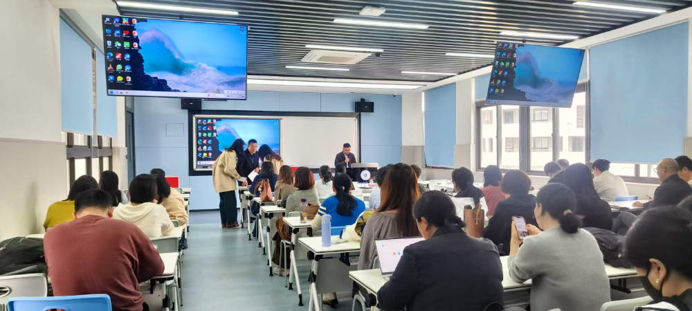 4.10全体教工.jpg
